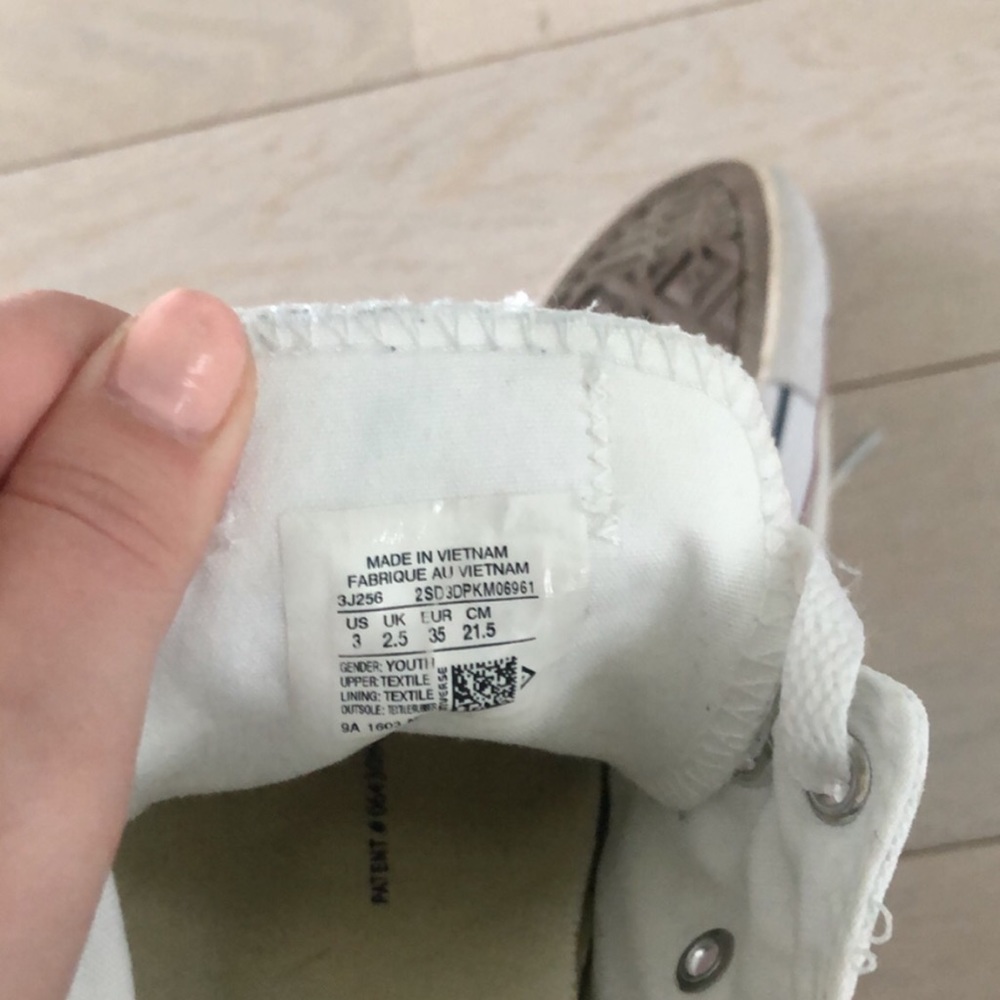 Converse - Picture 4 of 4